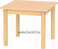 Bölcsõdei négyzet asztal 60x60x46 cm, lekerekített sarkokkal,élekkel ABS élzárással